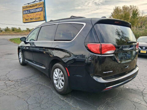 2017 Chrysler Pacifica Touring-L