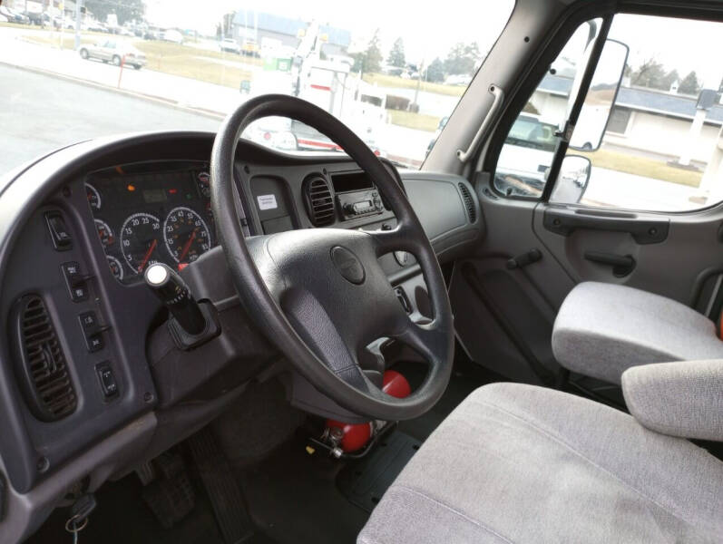 2014 Freightliner M2 106