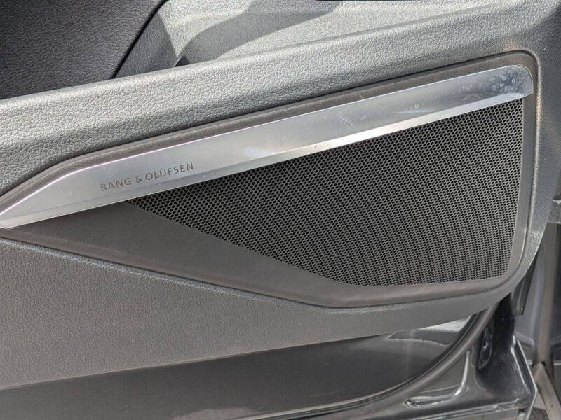 2019 Audi e-tron quattro Prestige