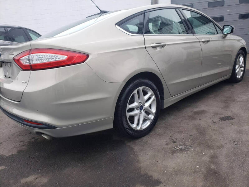 2016 Ford Fusion SE photo 13