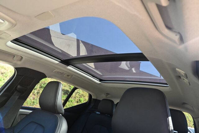 2025 Volvo XC40 B5 Core Bright Theme