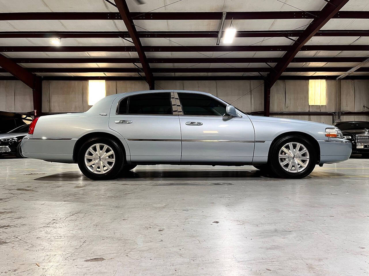 2010 Lincoln Town Car for sale at Carnival Car Company in Victoria, TX