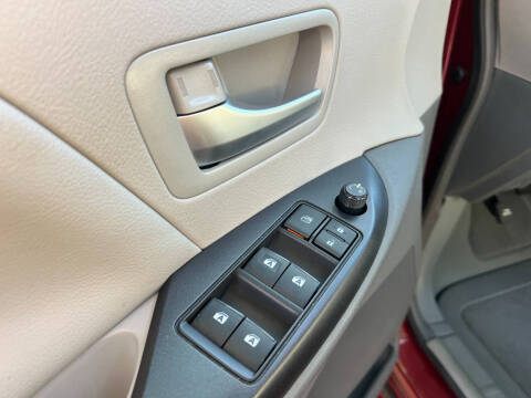 2017 Toyota Sienna LE 7-Passenger Auto Access Seat