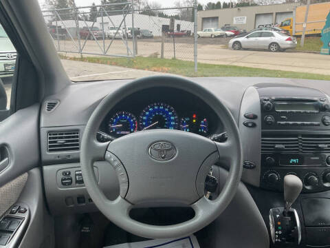 2009 Toyota Sienna LE 8-Passenger