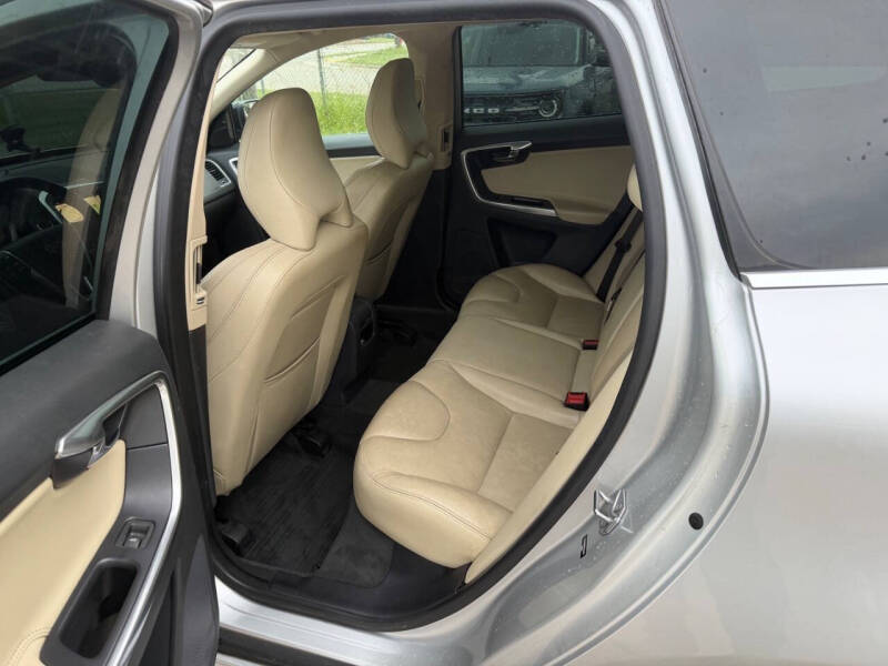 2017 Volvo XC60 T5 Dynamic