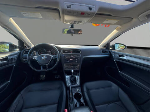 2018 Volkswagen Golf TSI SE