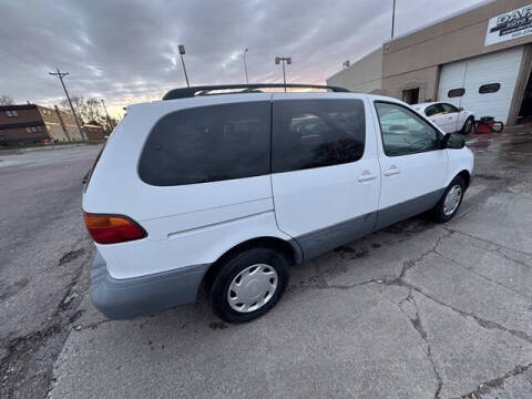 1998 Toyota Sienna LE