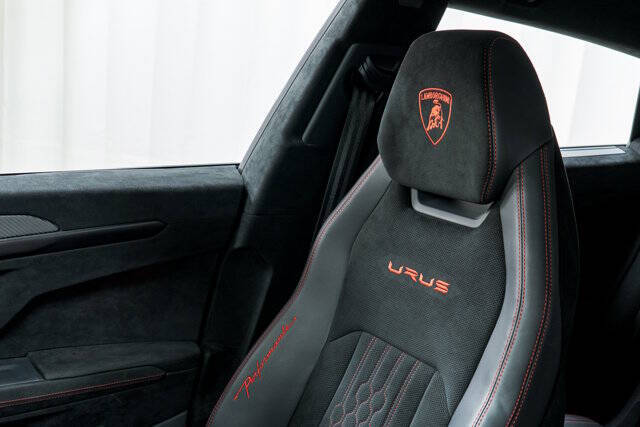 2023 Lamborghini Urus Performante
