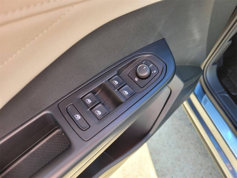 2025 Volkswagen Taos SEL 4Motion