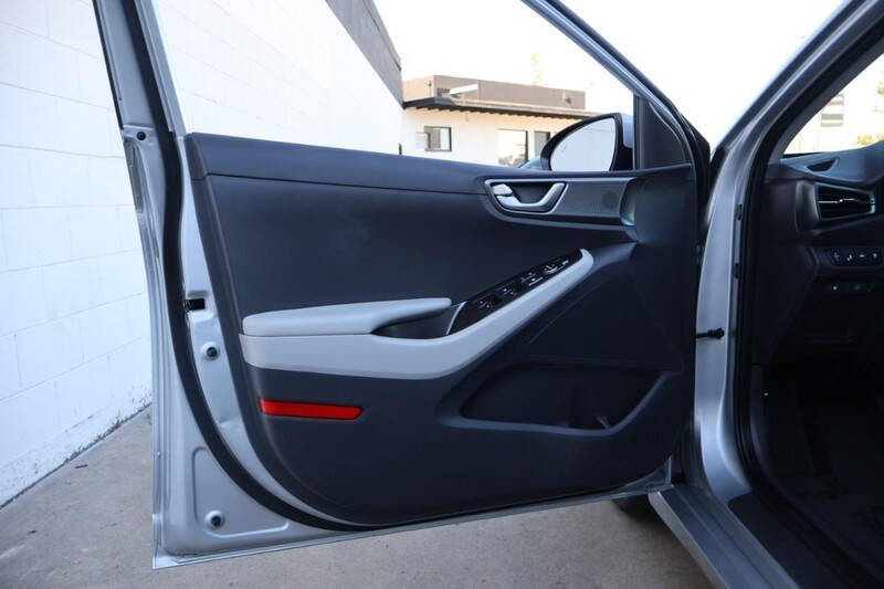 2021 Hyundai Ioniq Hybrid SE