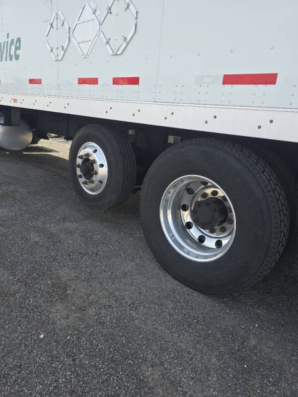 2019 Peterbilt 348