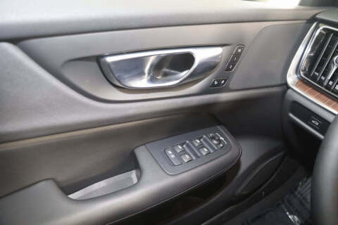 2024 Volvo V60 Cross Country B5 Plus