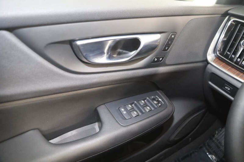 2024 Volvo V60 Cross Country B5 Plus