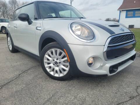 2014 MINI Hardtop for sale at Sinclair Auto Inc. in Pendleton IN