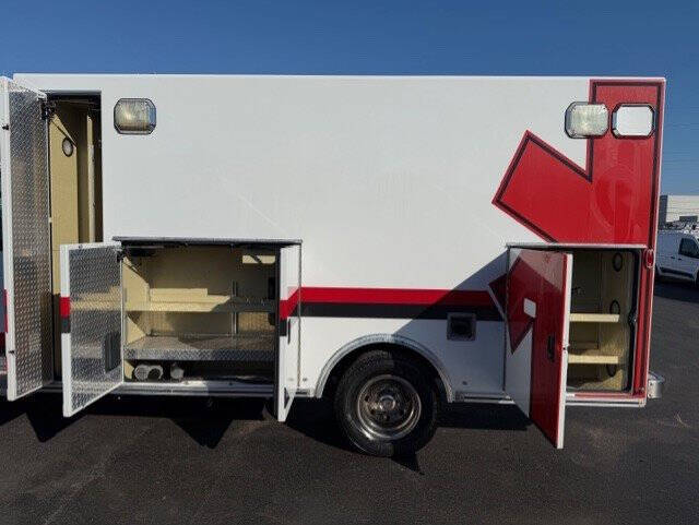 2003 Ford E-Series E-450 SD