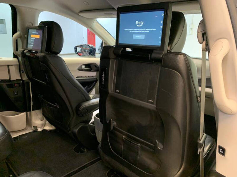 2022 Chrysler Pacifica Touring L