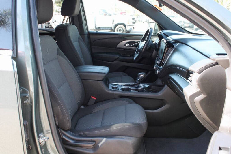 2022 Chevrolet Traverse LT Cloth