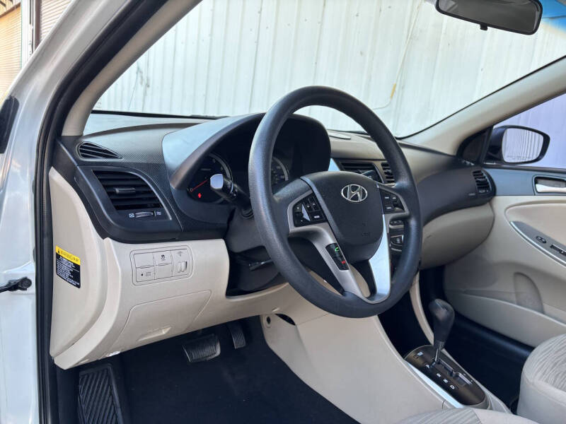 2016 Hyundai Accent SE