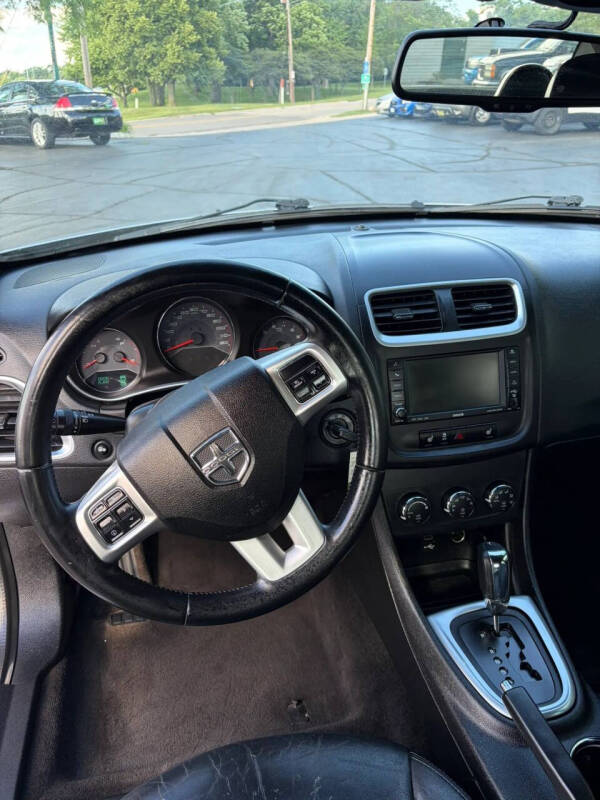2011 Dodge Avenger Lux