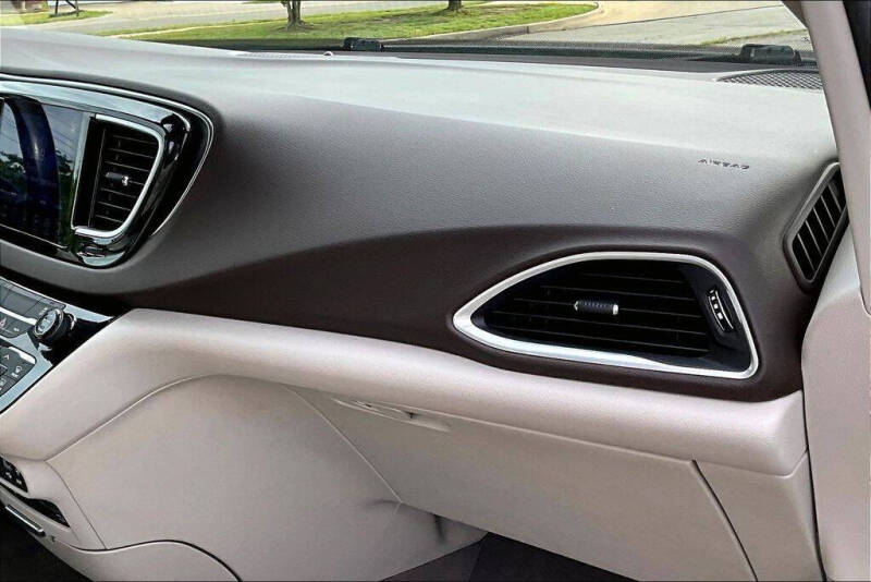 2017 Chrysler Pacifica Touring-L Plus