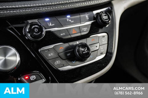 2024 Chrysler Pacifica Plug-In Hybrid Select