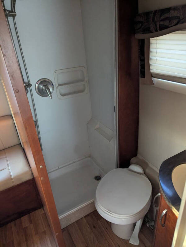 2012 Leisure Travel S24CB