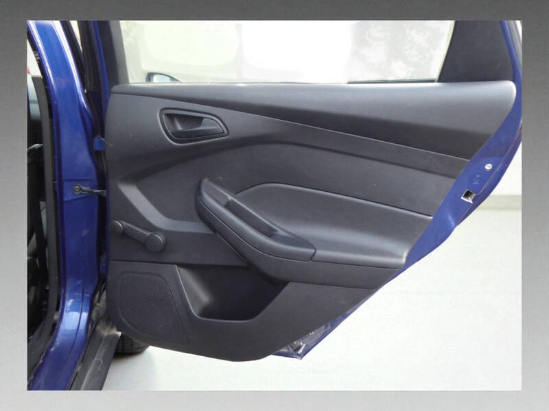 2012 Ford Focus S - Photo 19