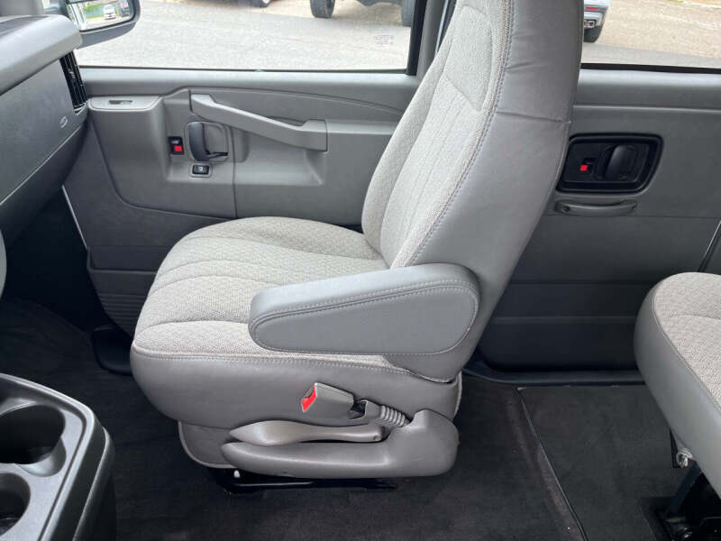 2025 Chevrolet Express LS 3500