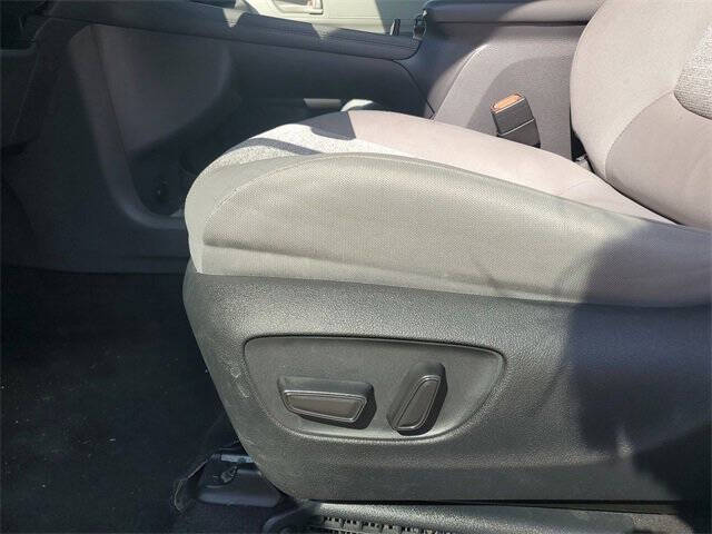 2022 Toyota Sienna LE 8-Passenger