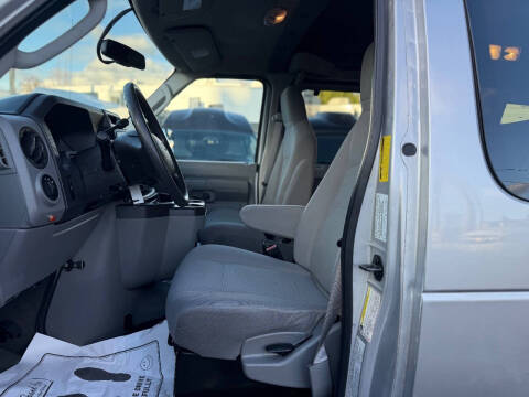 2011 Ford E-Series E-350 SD XLT