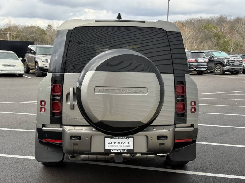 2024 Land Rover Defender 130 P400 X-Dynamic SE