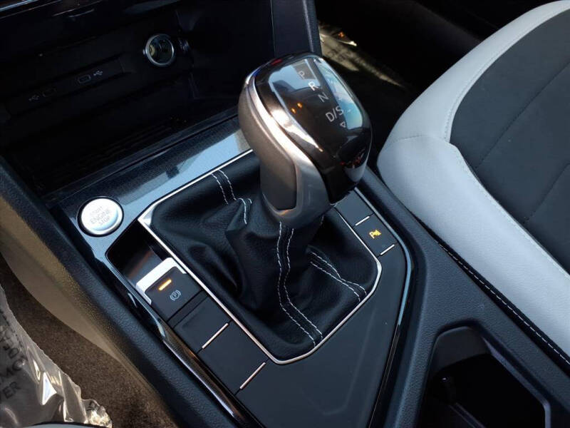 2025 Volkswagen Taos SE