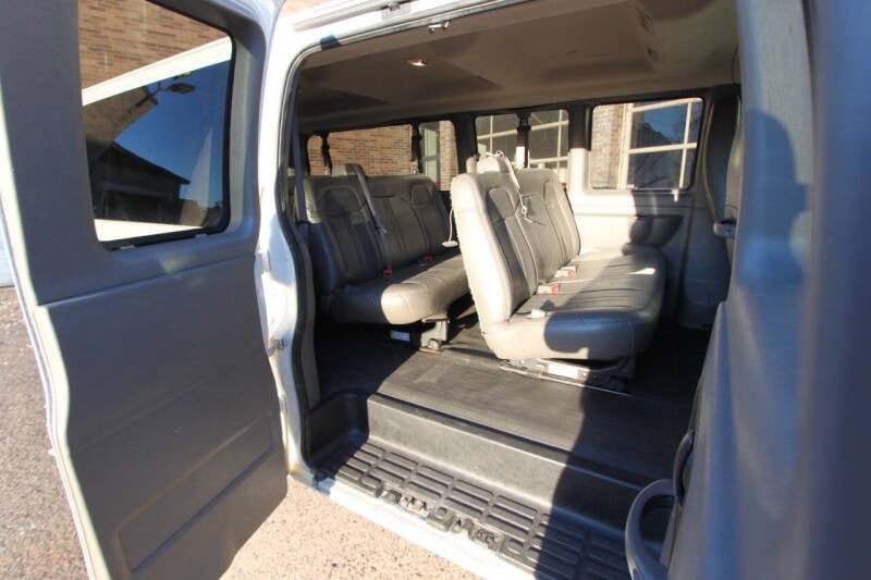 2020 GMC Savana Passenger LS photo 50