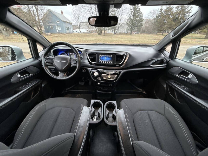 2019 Chrysler Pacifica Touring Plus photo 21