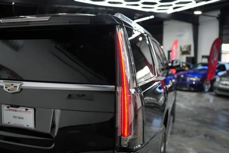 2017 Cadillac Escalade Luxury