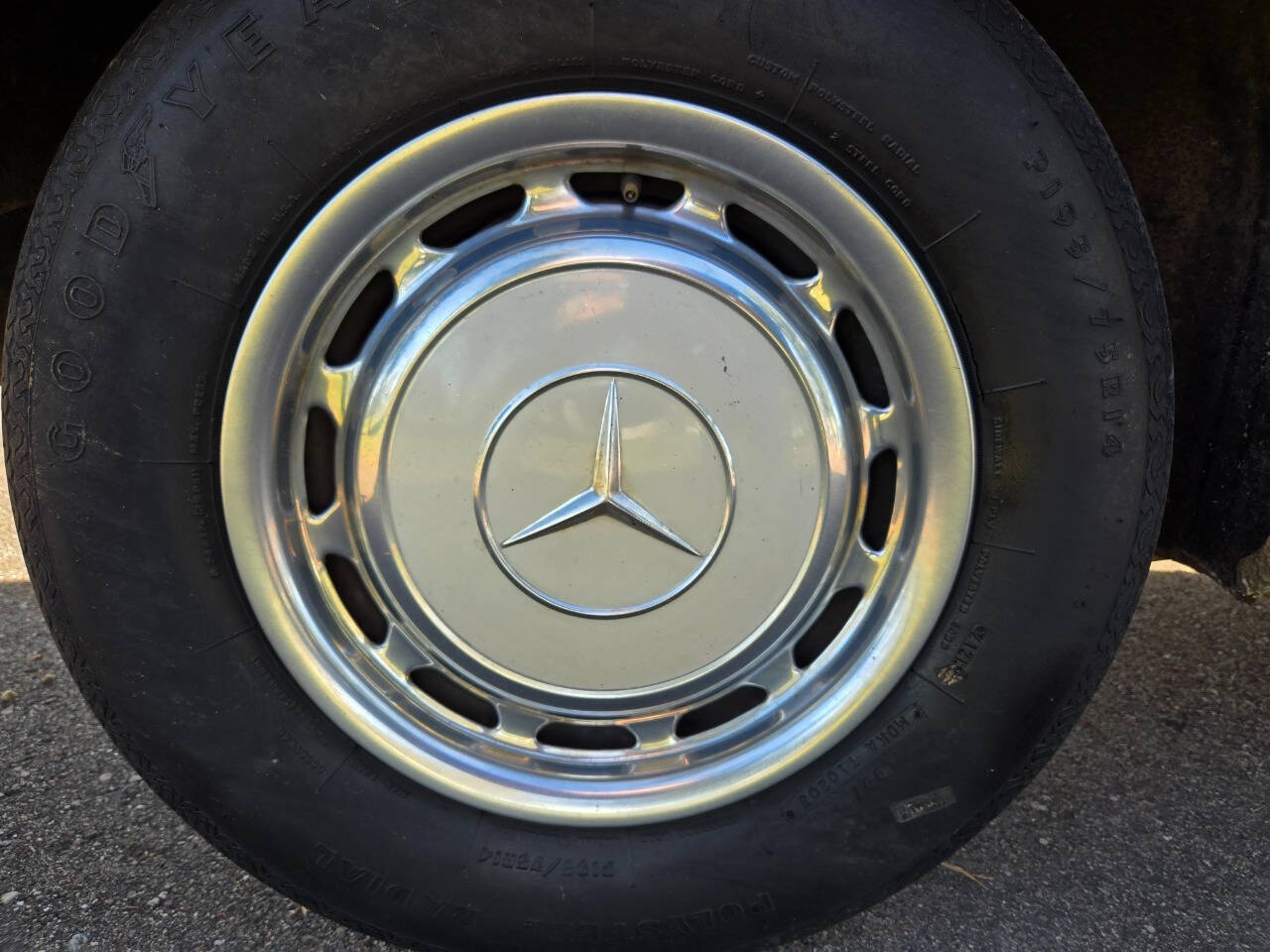 1972 Mercedes-Benz 220 107