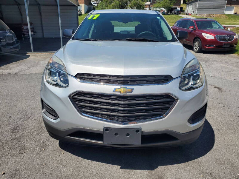2017 Chevrolet Equinox LS - Photo 2