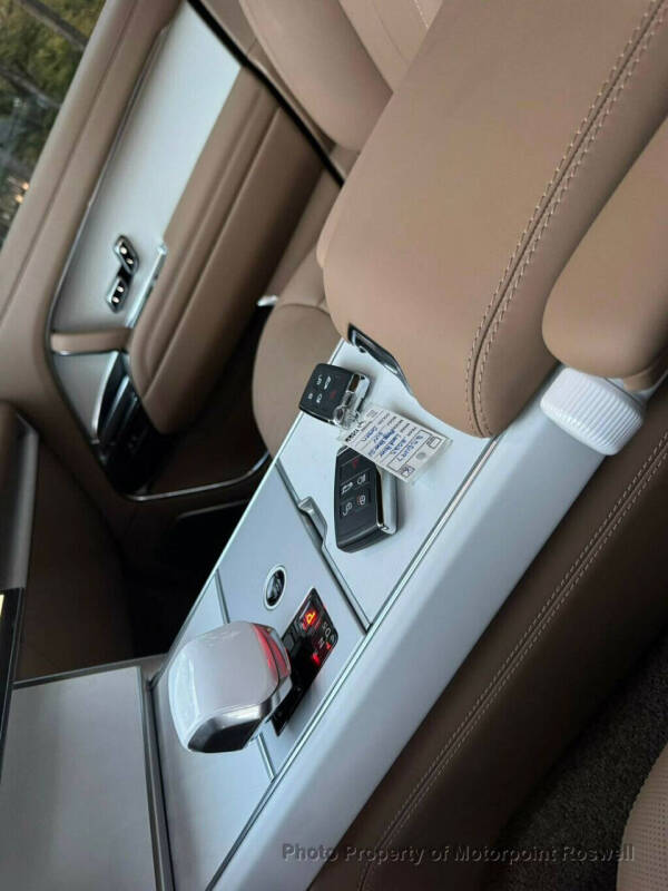 2025 Land Rover Range Rover P615 SV LWB