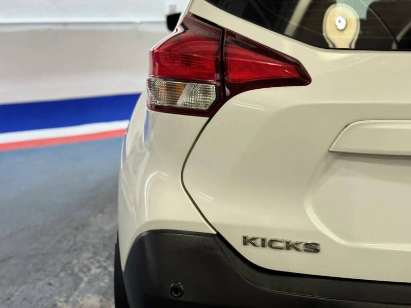 2020 Nissan Kicks SR