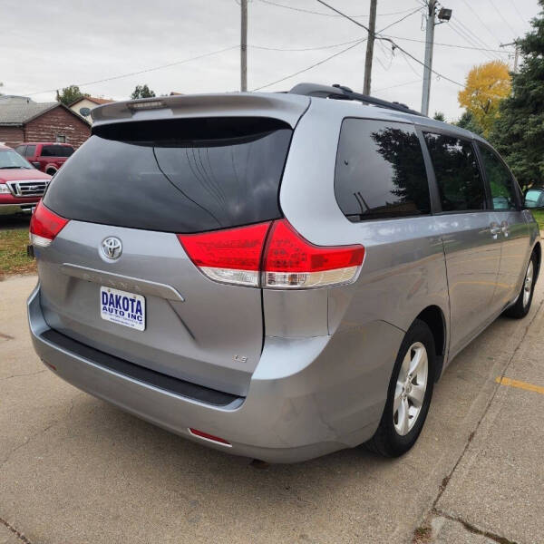 2013 Toyota Sienna LE 8-Passenger