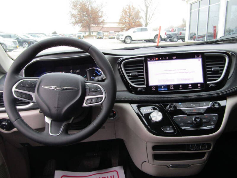 2023 Chrysler Pacifica Plug-In Hybrid Touring L