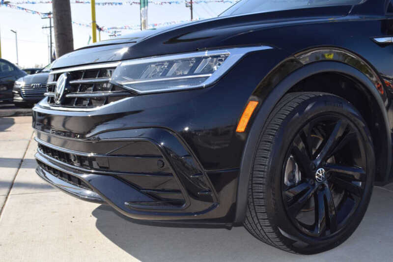 2023 Volkswagen Tiguan SE R-Line Black