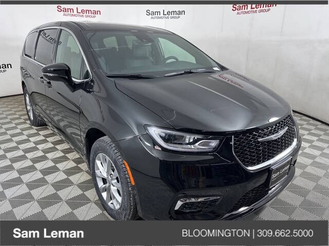 2025 Chrysler Pacifica for sale at Sam Leman CDJR Bloomington in Bloomington IL