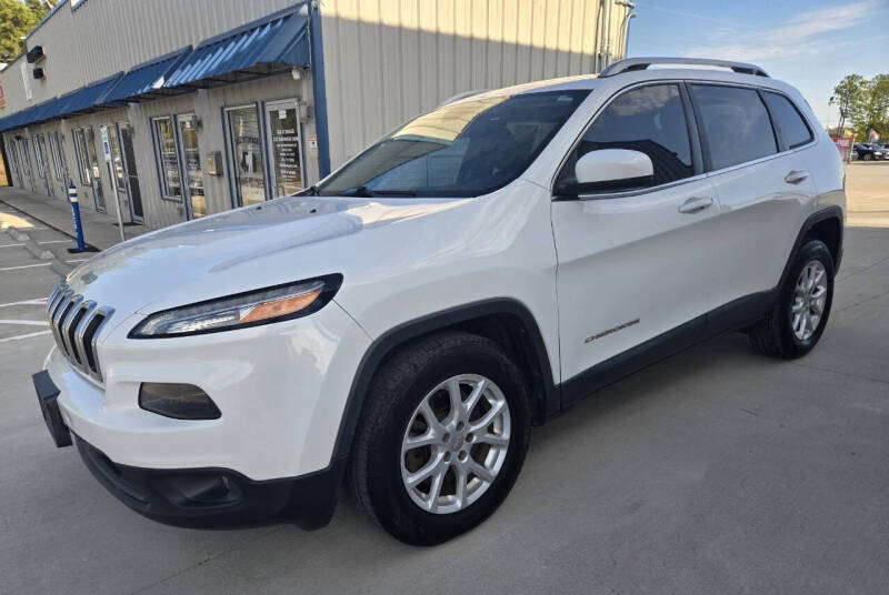 2017 Jeep Cherokee Latitude photo 2