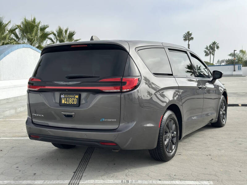 2022 Chrysler Pacifica Hybrid Touring L