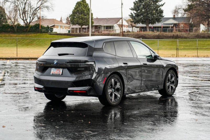 2025 BMW iX xDrive50