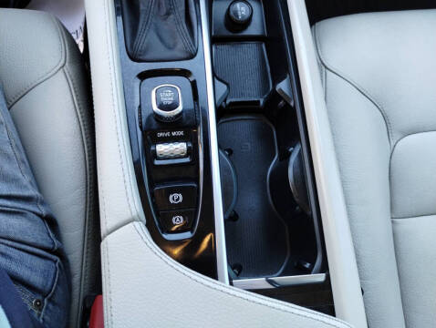 2019 Volvo XC90 T5 Momentum