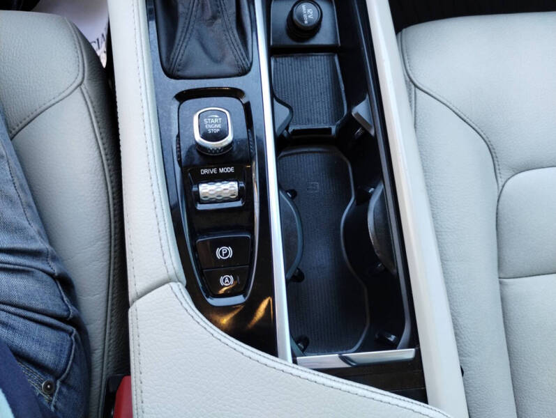 2019 Volvo XC90 T5 Momentum