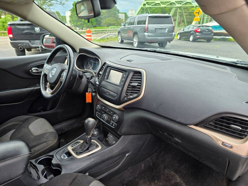 2015 Jeep Cherokee Sport