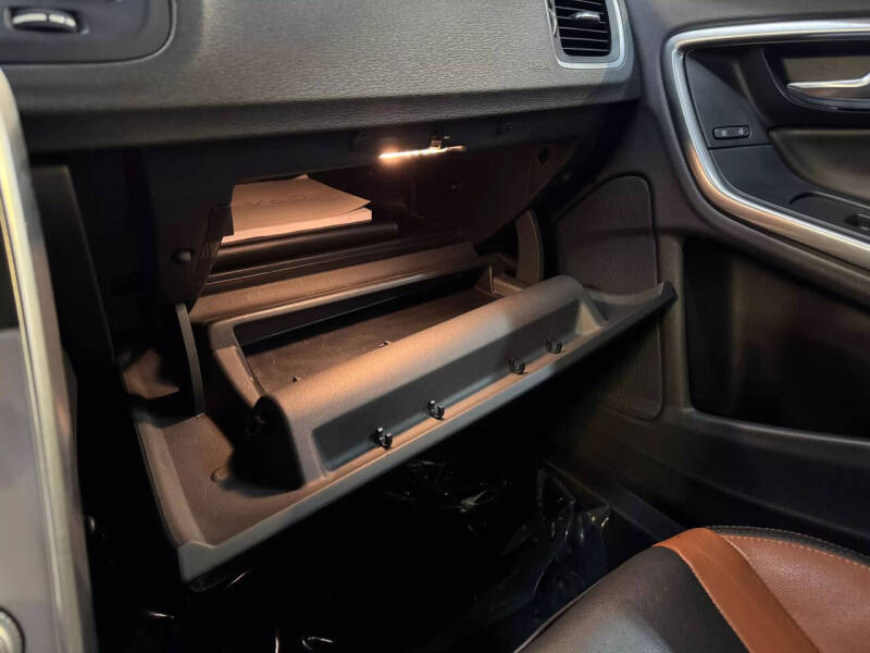 2017 Volvo V60 Cross Country T5 Premier